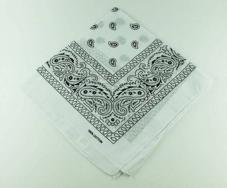 Jak zawiązać bandanę na szyi