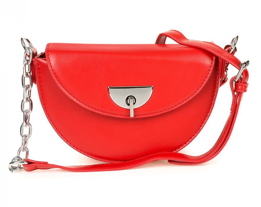 Na którym ramieniu modne nosi się torebkę