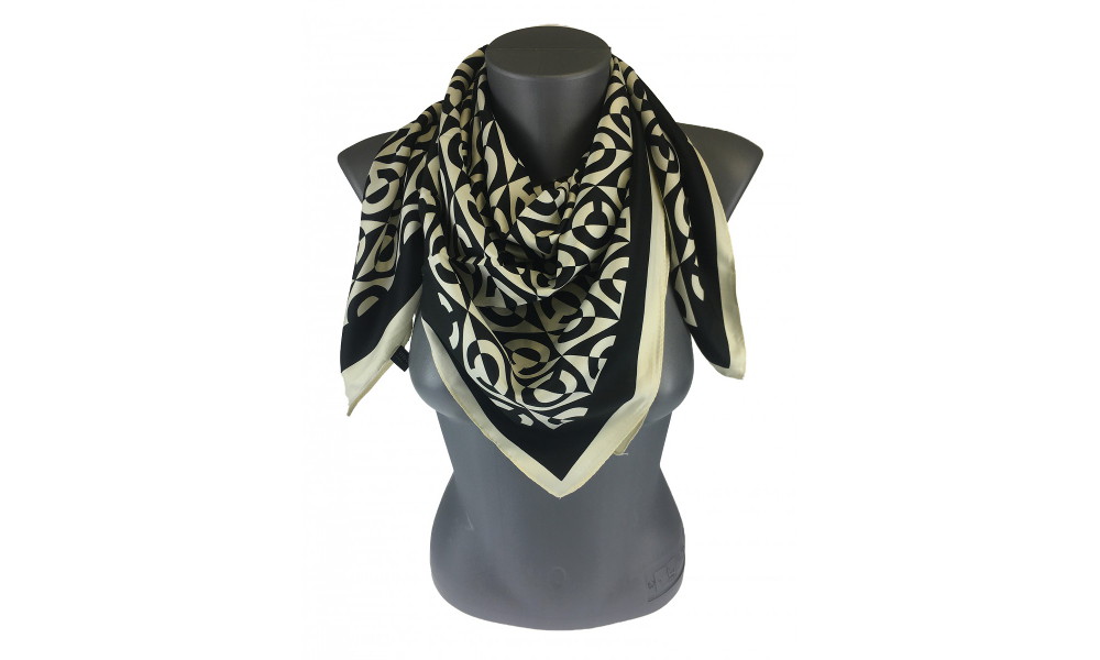 Modne stylizacje z chustą na głowie