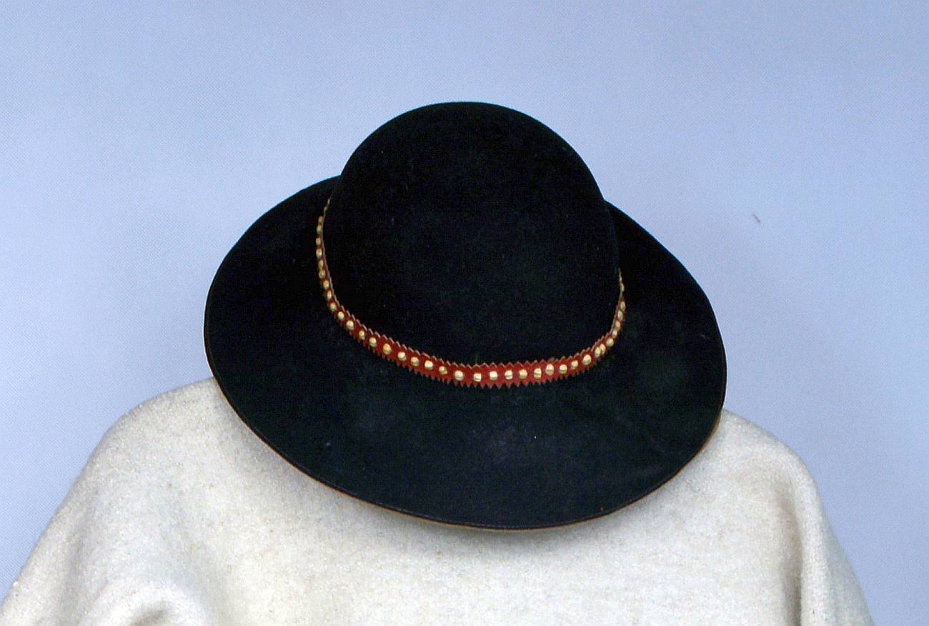 dlaczego górale mają muszelki na kapeluszach