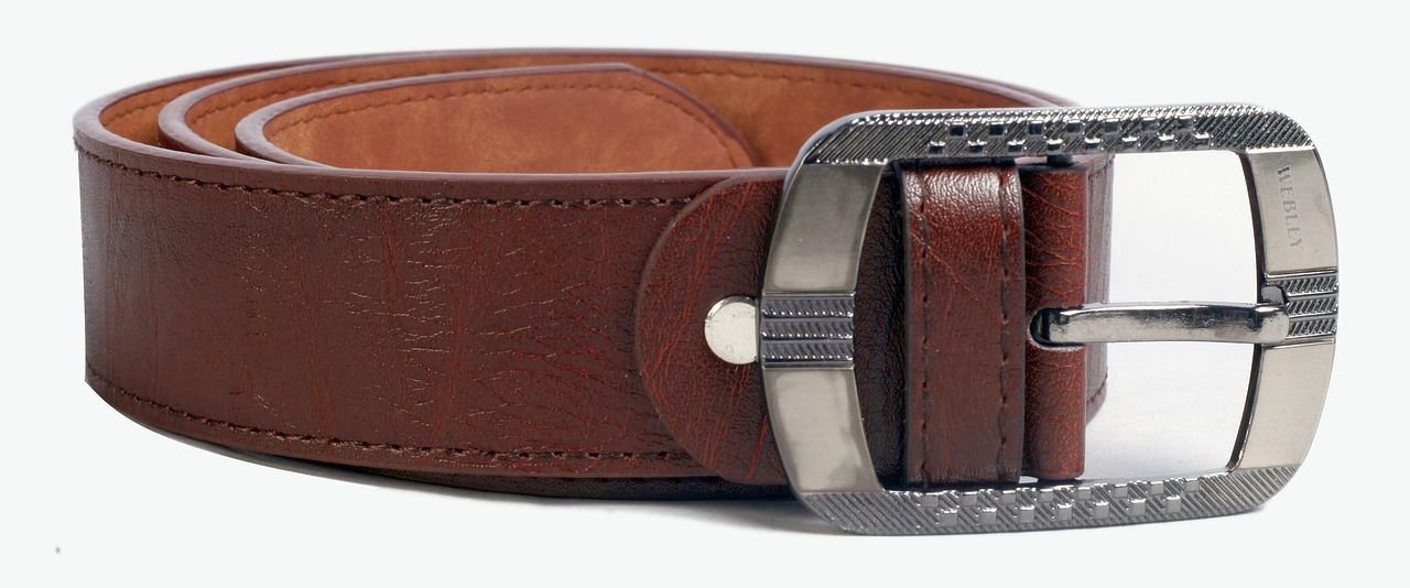 jak zrobić dziurkę w pasku